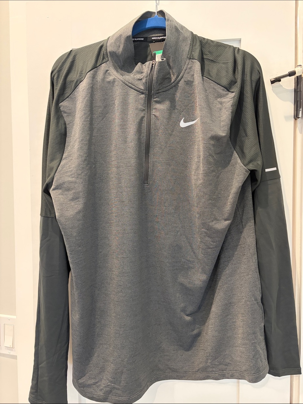 Nike Men’s Grey Long-Sleeve Quarter-Zip Performance Top